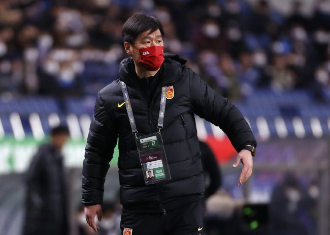 给五婶？啥关系啊？她看了眼骆风棠，然后俯身接过秃子手里鼓鼓囊囊的布袋子。